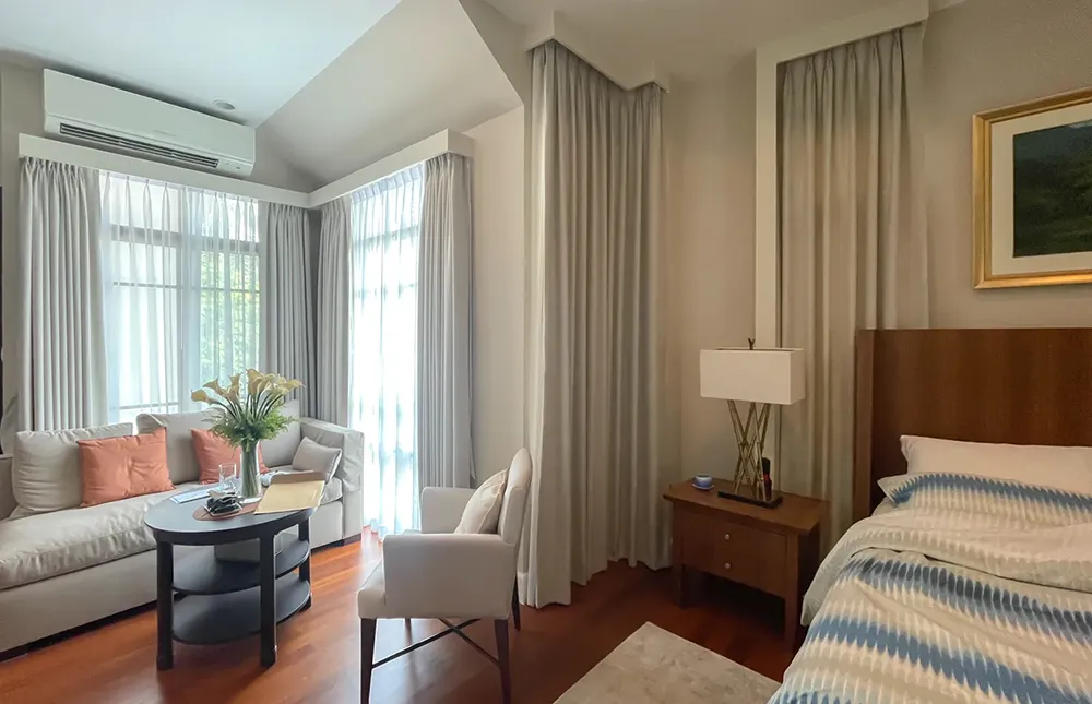 Pleated curtain