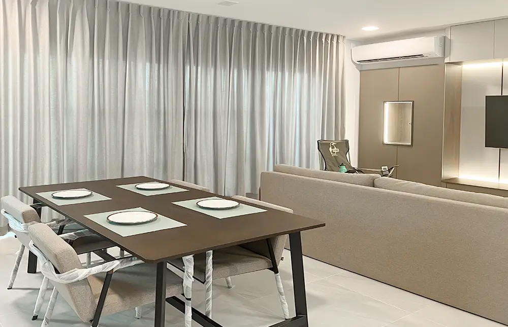 Wave-pleated curtain